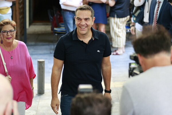 Εκλογές ΣΥΡΙΖΑ: Ψήφισε ο Τσίπρας, «θα είμαστε εδώ» δήλωσε- Πάνω από 100.000 στις κάλπες