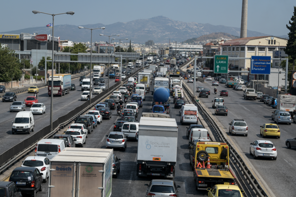 Αυξημένη η κίνηση στους δρόμους της Αττικής- Πού υπάρχουν καθυστερήσεις