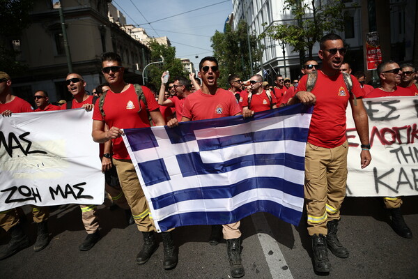 «Ή τα κέρδη τους ή οι ζωές μας»- Μαζική συμμετοχή στη συγκέντρωση στο Σύνταγμα