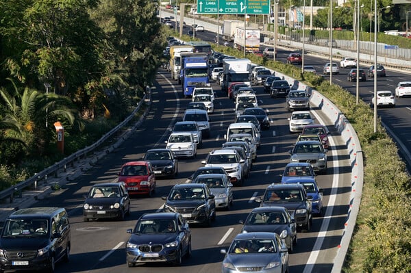 Κίνηση στους δρόμους: Μεγάλες καθυστερήσεις σε πολλά σημεία 