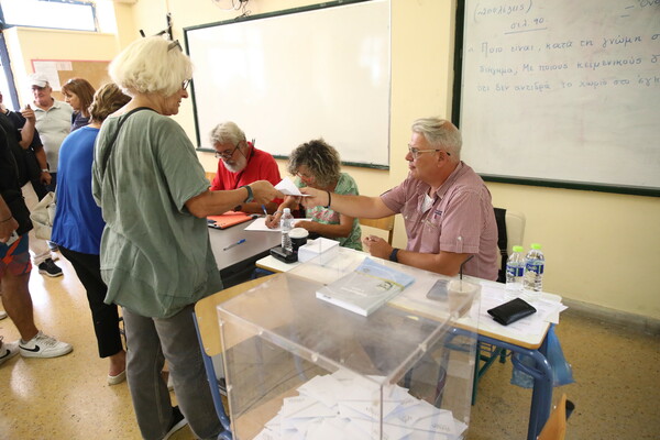 Εκλογές ΣΥΡΙΖΑ: Αθρόα συμμετοχή και μικροπροβλήματα - Πιθανή η παράταση 