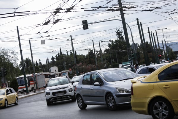 Κίνηση στους δρόμους: Μεγάλες καθυστερήσεις - Πού υπάρχουν προβλήματα 