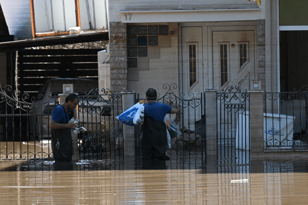 Θεσσαλία: Πρωτοβουλίες για την αποκατάσταση των αστέγων από τις πλημμύρες στα Τρίκαλα