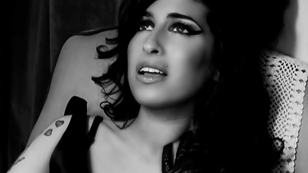 Amy Winehouse: Το «Back to Black» ξεπέρασε το 1 δισ. προβολές στο YouTube