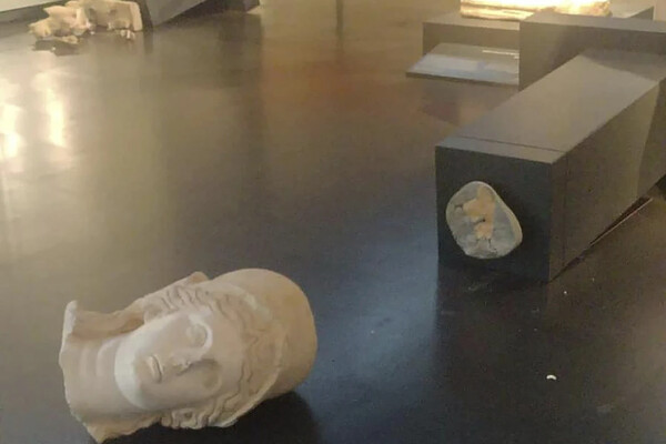Αμερικανός τουρίστας έσπασε γλυπτά σε μουσείο- Τα πέταξε στο πάτωμα