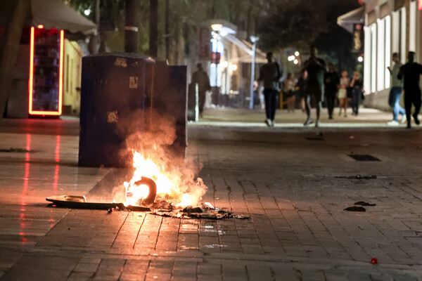 Ηράκλειο: Επεισόδια ανάμεσα σε αστυνομικούς και διαδηλωτές για την εκκένωση κατάληψης