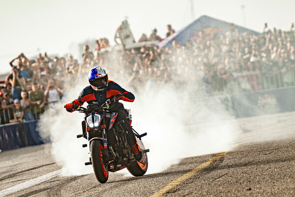 Το Red Bull Showrun by Alumil έκανε τη Θεσσαλονίκη πίστα της Formula 1- και το ζήσαμε από κοντά