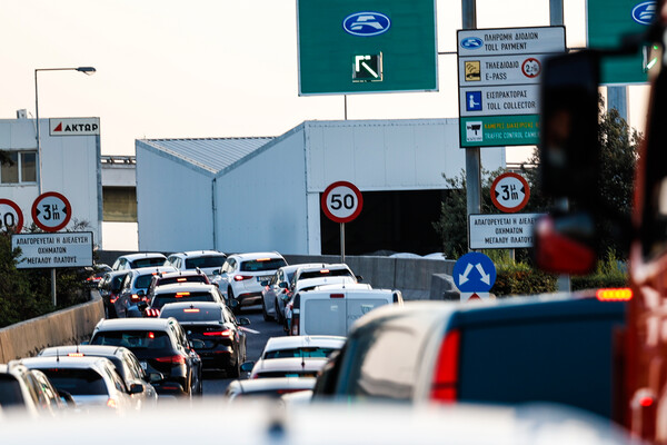 Τροχαίο στην Αττική οδό, ανατράπηκε όχημα 