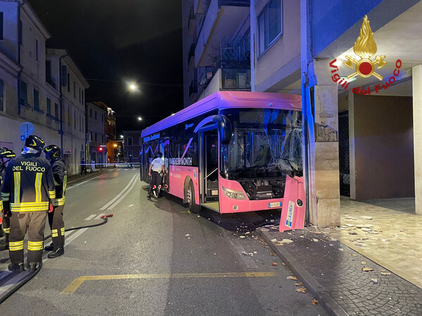 Νέο ατύχημα με λεωφορείο στη Βενετία - 15 τραυματίες