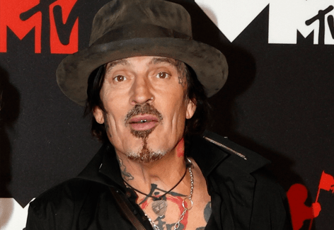 Tommy Lee: «Έπινα τέσσερα λίτρα βότκα την μέρα, δεν ξέρω πώς είμαι ακόμη υγιής»