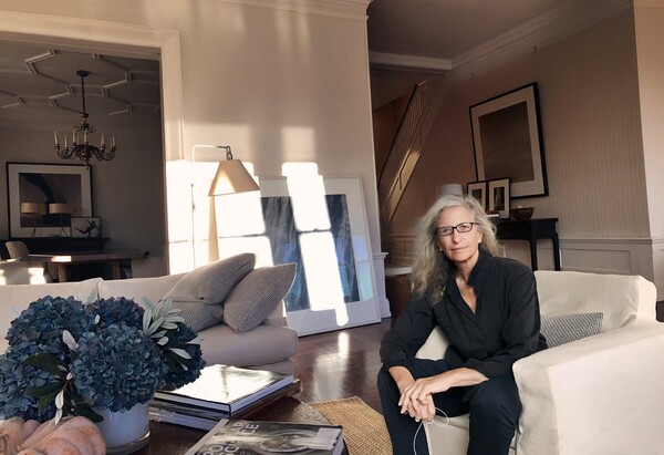 Η Annie Leibovitz πουλάει το σπίτι που μεγάλωσε τις κόρες της στη Νέα Υόρκη