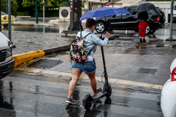 Καιρός: Βροχές σήμερα και σταδιακή πτώση της θερμοκρασίας 