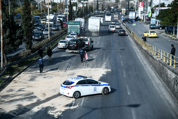 Κίνηση στους δρόμους: Τροχαίο στην Κηφισό - 