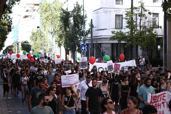 Στιγμιότυπα από το εκπαιδευτικό συλλαλητήριο στην Αθήνα