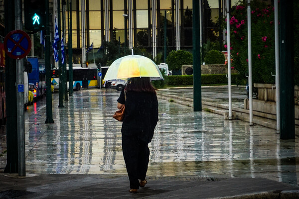 Καιρός: Βροχές, καταιγίδες και υψηλές θερμοκρασίες σήμερα