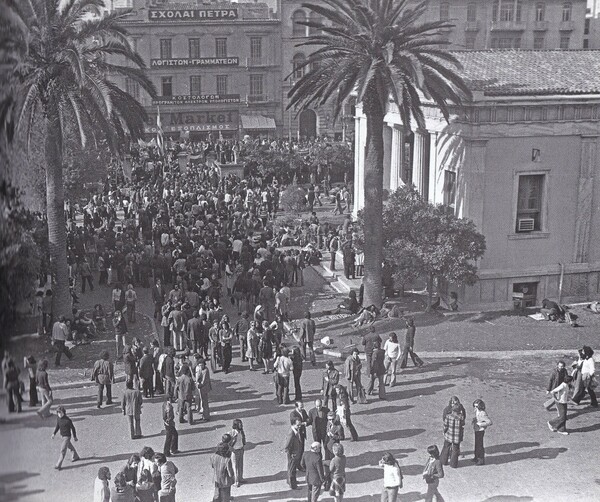 Δίσκοι και τραγούδια, που κυκλοφόρησαν στη μεταπολίτευση και αναφέρονται στα γεγονότα του Πολυτεχνείου