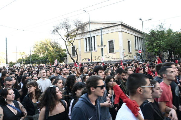 Ξεκίνησε η πορεία για τα 50 χρόνια από την εξέγερση του Πολυτεχνείου