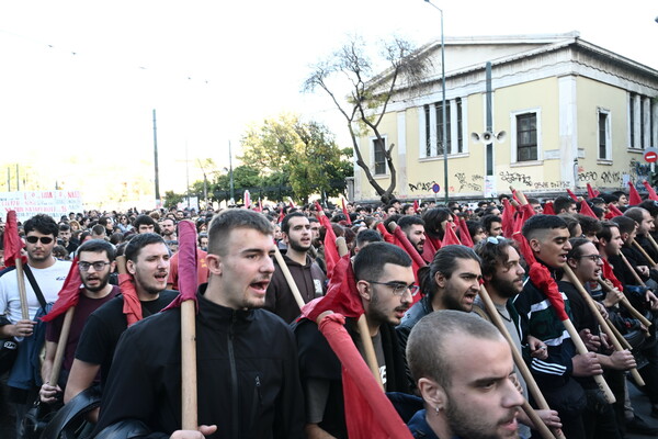 Ξεκίνησε η πορεία για τα 50 χρόνια από την εξέγερση του Πολυτεχνείου