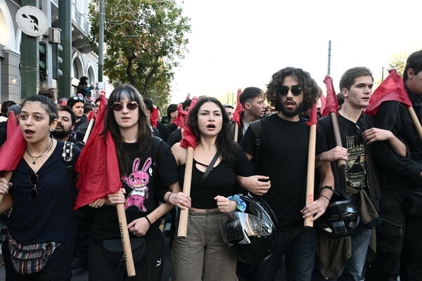 Ξεκίνησε η πορεία για τα 50 χρόνια από την εξέγερση του Πολυτεχνείου