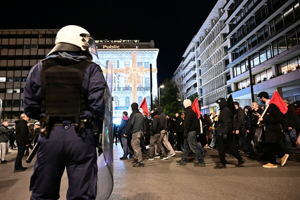 Επέτειος δολοφονίας Γρηγορόπουλου: Σε εξέλιξη πορεία στο κέντρο, κλειστοί δρόμοι