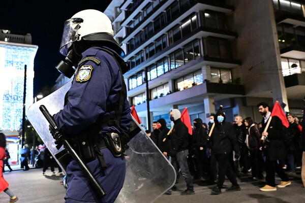 Επέτειος δολοφονίας Γρηγορόπουλου: Σε εξέλιξη πορεία στο κέντρο, κλειστοί δρόμοι