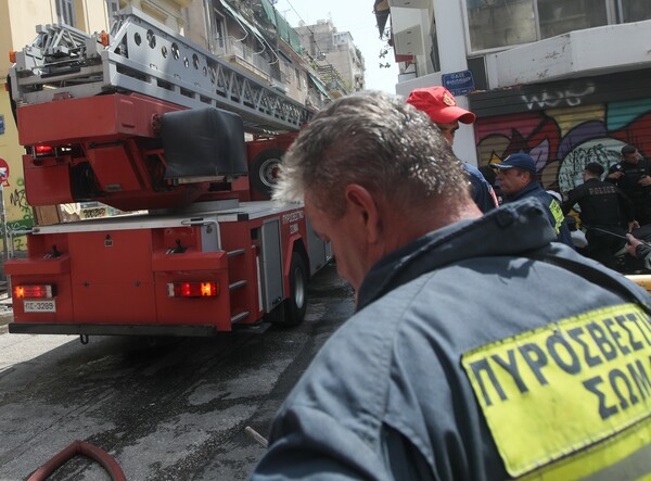 Φωτιά τώρα σε διαμέρισμα στην Αγία Παρασκευή