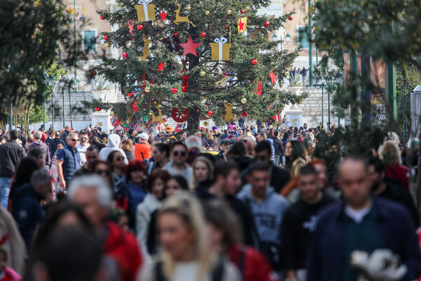 Εορταστικό ωράριο 2023: Πότε ξεκινά – Ποιες Κυριακές θα είναι ανοιχτά τα καταστήματα