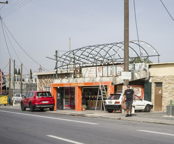 Στην άκρη του μεγάλου δρόμου