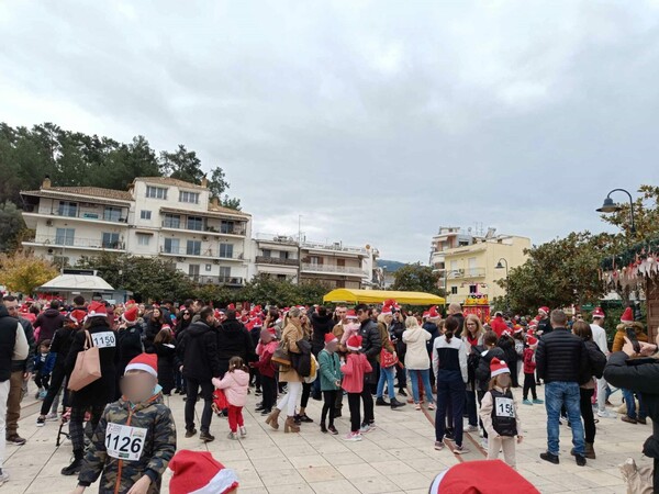 Τουλάχιστον 1.500 μικροί και μεγάλοι Αγιοβασίληδες έτρεξαν για καλό σκοπό