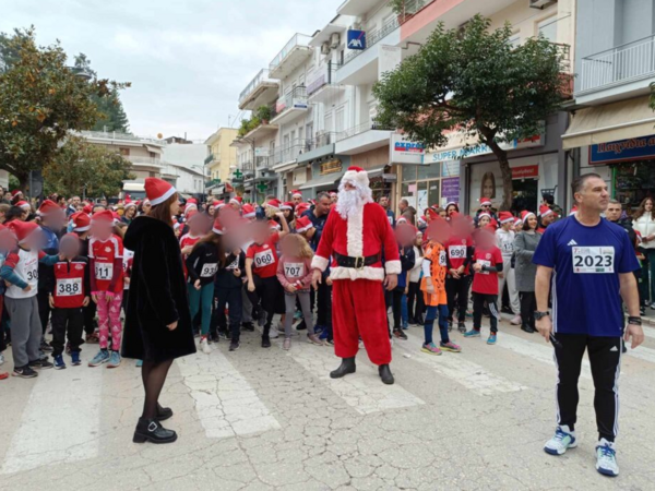 Τουλάχιστον 1.500 μικροί και μεγάλοι Αγιοβασίληδες έτρεξαν για καλό σκοπό