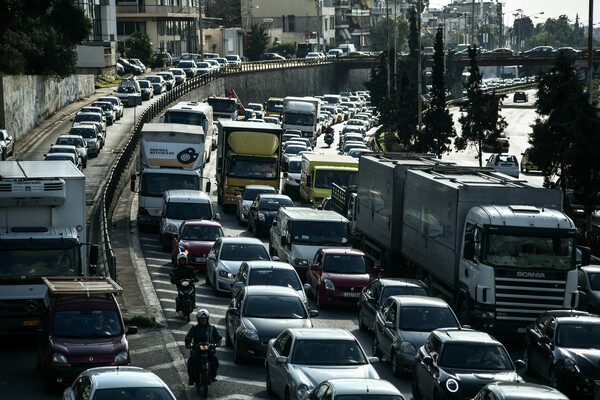 Μποτιλιάρισμα στον Κηφισό και λεωφόρο Κηφισίας, προβλήματα στο κέντρο 