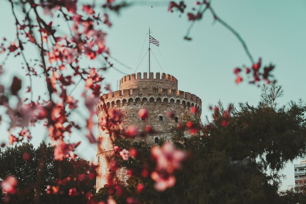 Πού θα ταξιδέψουν φέτος οι Έλληνες για Χριστούγεννα και Πρωτοχρονιά