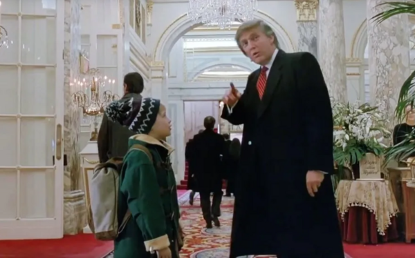 Home Alone 2: «Με παρακάλεσαν να παίξω» λέε ο Τραμπ αλλά ο σκηνοθέτης έχει άλλη άποψη