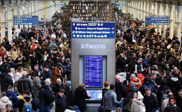 Ακυρώθηκαν δρομολόγια του Eurostar λόγω πλημμύρας σε σήραγγα