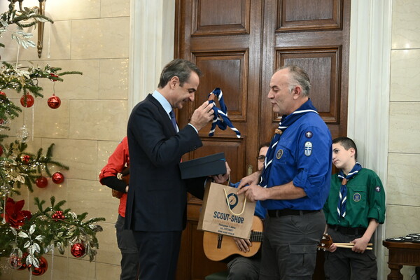 Οι πολιτικοί αρχηγοί υποδέχτηκαν μικρούς και μεγάλους για τα κάλαντα της Πρωτοχρονιάς