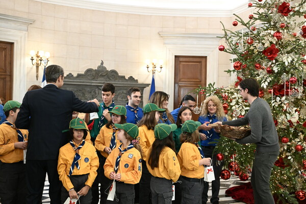 Οι πολιτικοί αρχηγοί υποδέχτηκαν μικρούς και μεγάλους για τα κάλαντα της Πρωτοχρονιάς