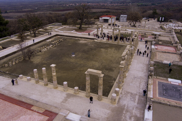 Μενδώνη: 