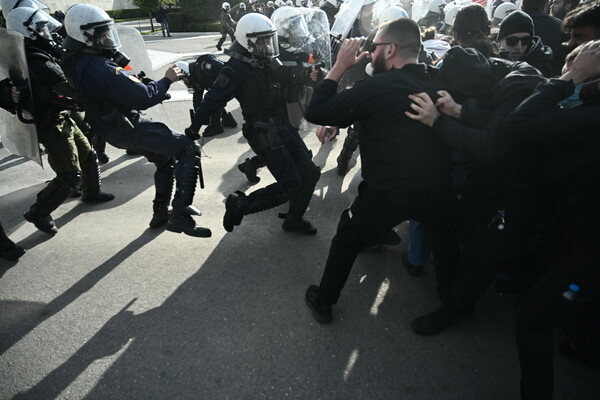 Ένταση στο συλλαλητήριο για τα ιδιωτικά πανεπιστήμια 