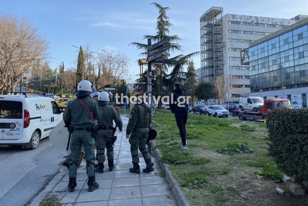 Θεσσαλονίκη: Επίθεση με μολότοφ σε διμοιρία των ΜΑΤ