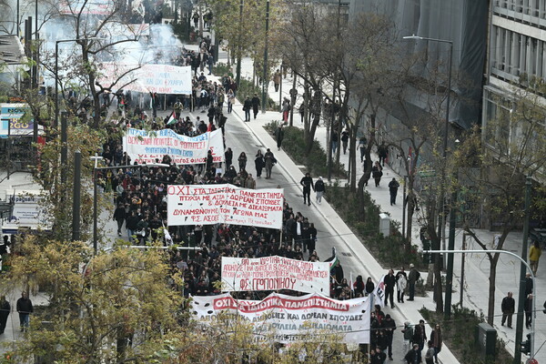 Πλήθος φοιτητών στο πανεκπαιδευτικό συλλαλητήριο ενάντια στα μη κρατικά πανεπιστήμια