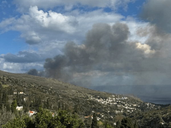 Φωτιά στην Άνδρο- Στη μάχη και εναέρια μέσα