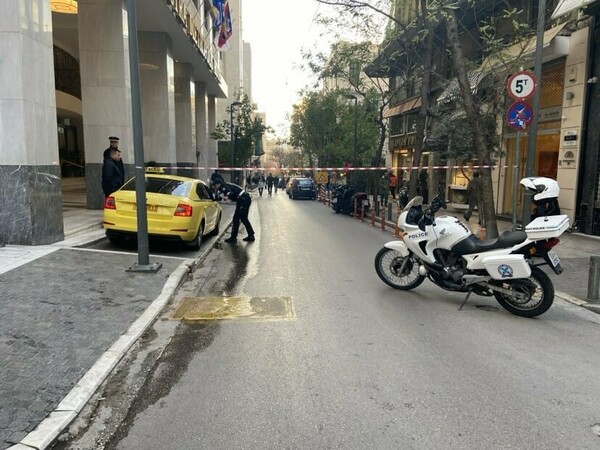 Λήξη συναγερμού για το ύποπτο αντικείμενο στη Μητροπόλεως - Άνοιξε ο δρόμος