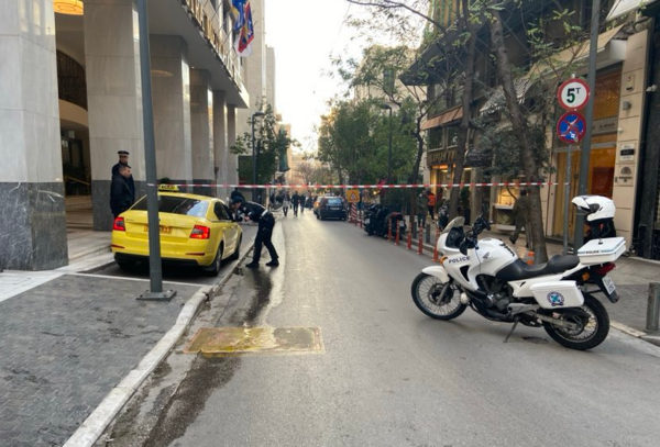 Έκλεισε η οδός Μητροπόλεως στο Σύνταγμα- Ύποπτο αντικείμενο