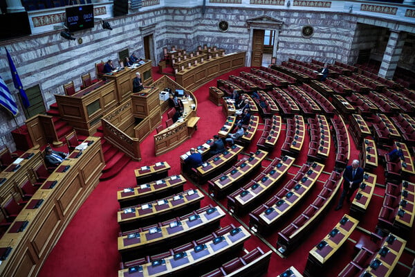 Ψηφίστηκε στη Βουλή το νομοσχέδιο για την οπαδική βία