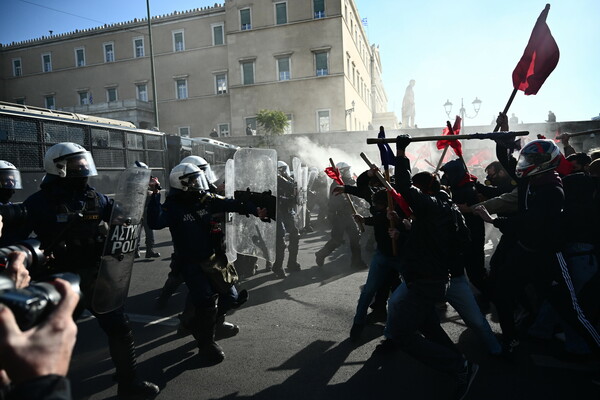 Επεισόδια στο πανεκπαιδευτικό συλλαλητήριο στο κέντρο της Αθήνας