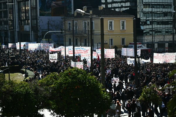 Μαζικότατο το πανεκπαιδευτικό συλλαλητήριο στην Αθήνα