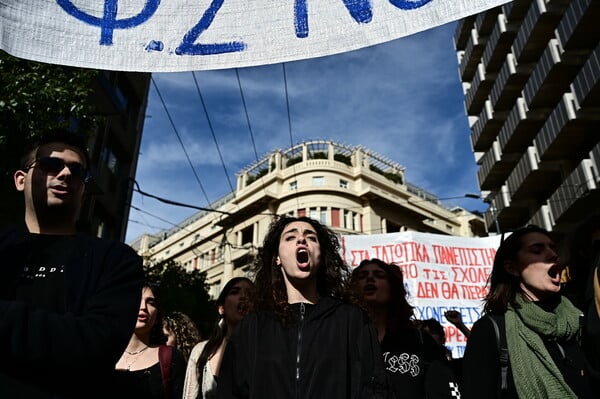 Μαζικότατο το πανεκπαιδευτικό συλλαλητήριο στην Αθήνα