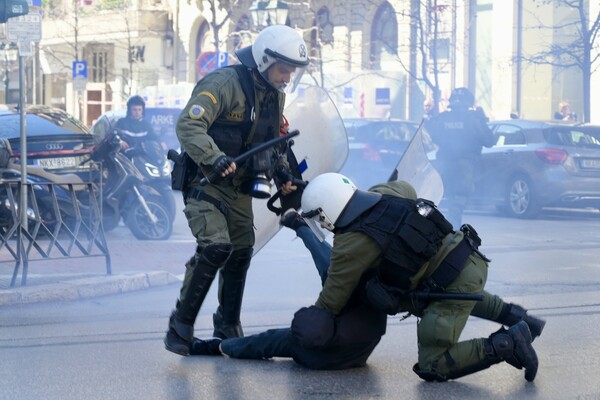 Επεισόδια στη Θεσσαλονίκη μετά τη διαμαρτυρία για τα μη κρατικά πανεπιστήμια