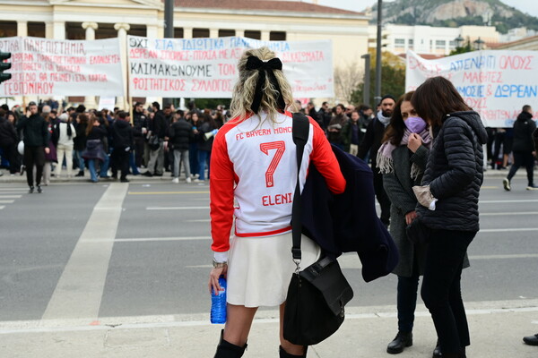 Υπό πολιορκία το κέντρο της Αθήνας- Πανεκπαιδευτικό, μελισσοκόμοι και υγειονομικοί στους δρόμους