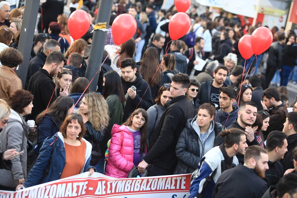 Απεργία: Ξεκίνησαν οι συγκεντρώσεις στο κέντρο, σε ισχύ κυκλοφοριακές ρυθμίσεις